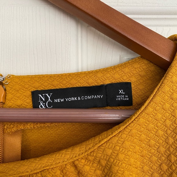 Dress - Picture 3 of 4